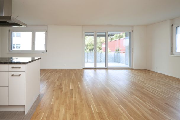Helle Wohnung mit gemütlichem Gartensitzplatz - Photo 1