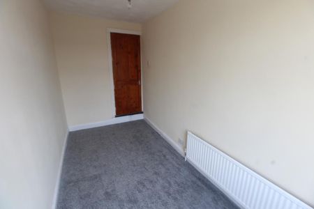 3 bedroom terraced house to rent - Photo 3