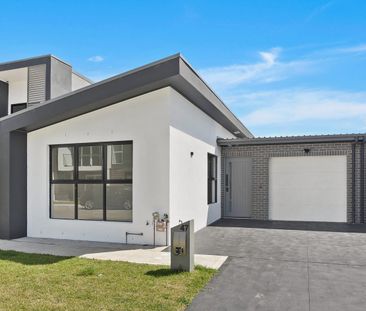 Contemporary Brand New Villa with Private Courtyard - Photo 4