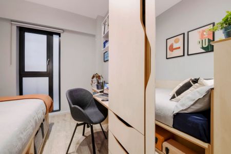 Snug double ensuite bedroom in a 6-Bedroom apartment, in a residence near Arts Tower - Photo 4