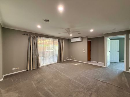 11 Pentland Drive, Narre Warren VIC - Photo 3