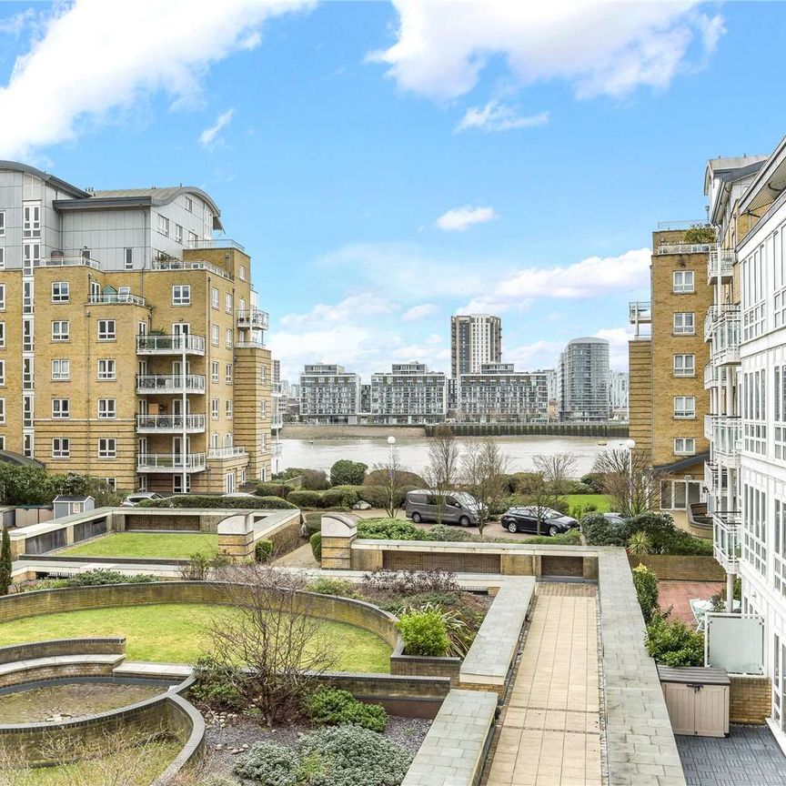 Bright and spacious 2 bedroom apartment to rent in St David's Square. - Photo 1