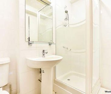2 bedroom property to rent in London - Photo 4