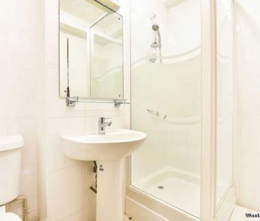 2 bedroom property to rent in London - Photo 1