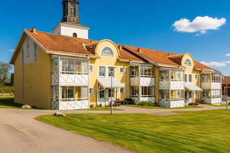 Mysig tvåa en trappa upp, med inglasad balkong - Foto 3