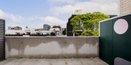 Penthouse Premium Single Studio ( Washing/dryer combo machine supplied) - Photo 4