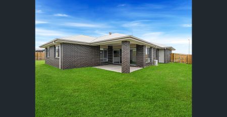 Stunning in Nikenbah - Light, Bright & Airy ' The Springs' - Photo 5