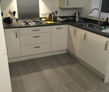 3 bedroom semi-detached house to rent - Photo 5