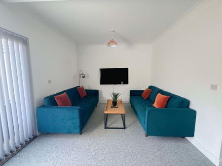 3 bedroom flat to rent - Photo 2