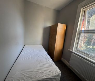 Room in a Shared Flat, Morrison Avenue, N17 - Photo 1