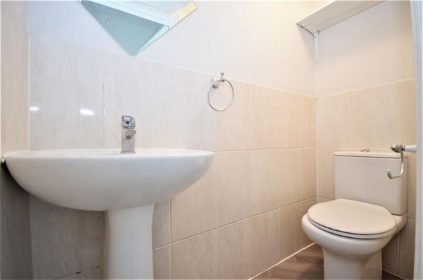 4 bedroom terraced house to rent - Photo 1