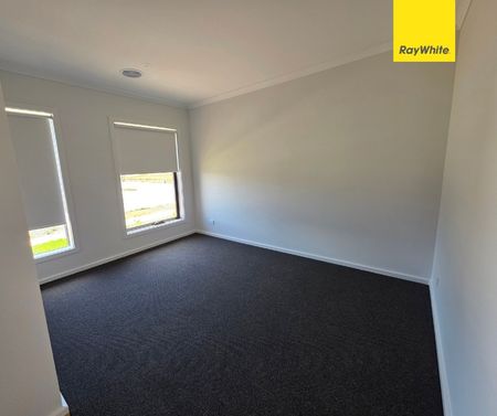 Spacious 4-Bedroom Home in Prestigious Schooling Zone - Photo 5