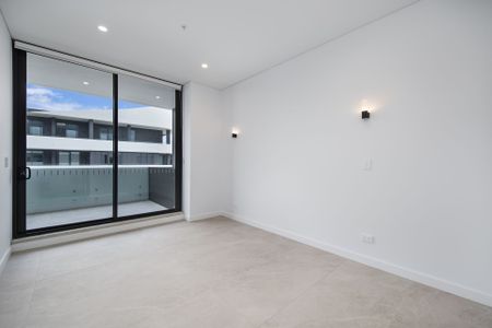 Uniquely Customised Brand-New 3-Bed Apartment in the Heart of Gosford CBD - Photo 3