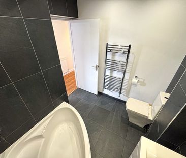 2 Bed Flat, Parkdale, N11 - Photo 2