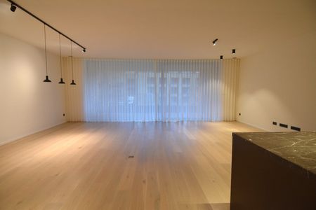 Luxe appartement in het hartje van Kortrijk aan de Leie en Broeltorens - Photo 3