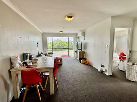 City-Fringe Living – Modern Apartment in Eden Terrace - Photo 3