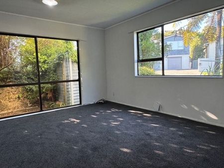 Newly renovated 3BR townhouse - Photo 5