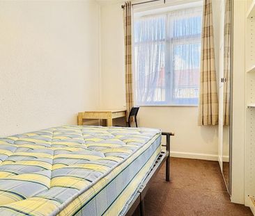 4 bedroom terraced house to rent - Photo 6