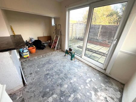 3 bedroom semi-detached house to rent - Photo 3