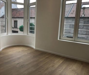 Gerenoveerd appartement op eerste verdieping met 2 slaapkamers en b... - Photo 1