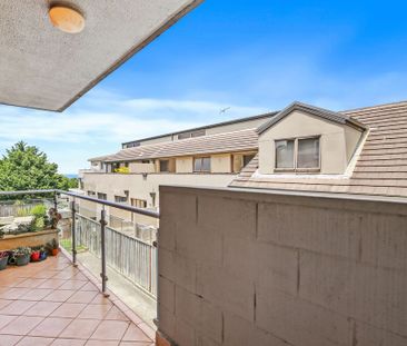 Sunny and Quiet Three Bedroom Apartment - Photo 3
