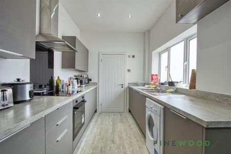 1 bedroom in a house share to rent - Photo 2