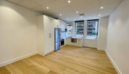 Apartment on Queen St - Photo 2