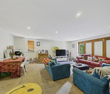 3 bedroom end of terrace house to rent - Photo 2