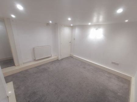 One Bedroom Apartment for Rent in Redhill - Photo 2