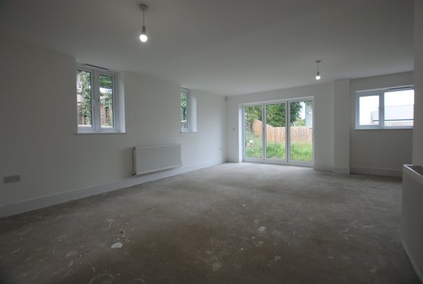 Safety Bay Close, Kent, London - Photo 1