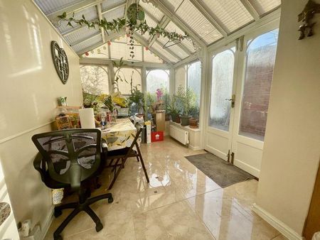 3 bedroom detached house to rent - Photo 3