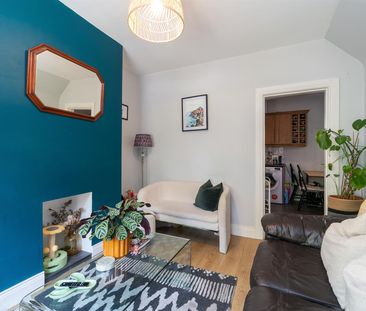 32 Dunraven Gardens, - Photo 1