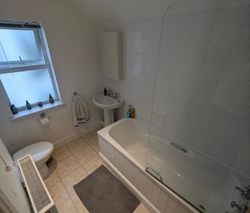 Room in a Shared House, Edenhurst Avenue, CH44 - Photo 1