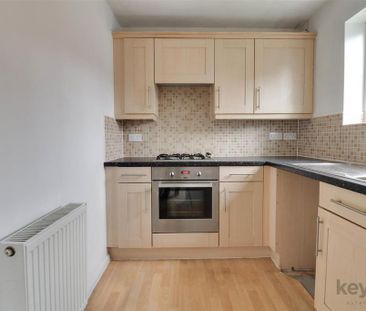 2 bedroom flat to rent - Photo 2