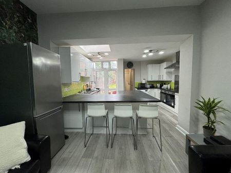 8 bedroom house to rent - Photo 2