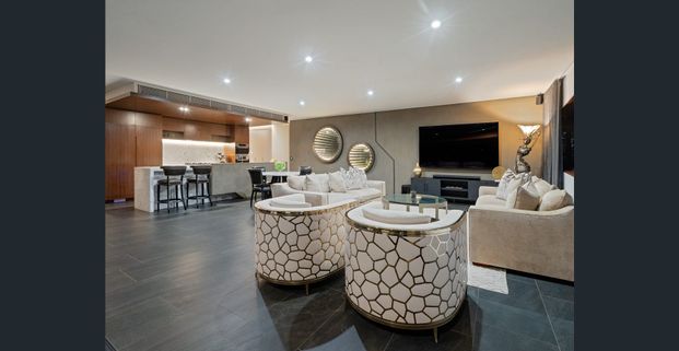 Executive Fully Furnished Apartment - Photo 1