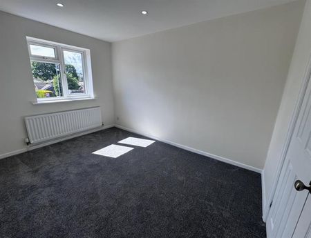 3 Bedroom Link Detached To Let - Photo 4
