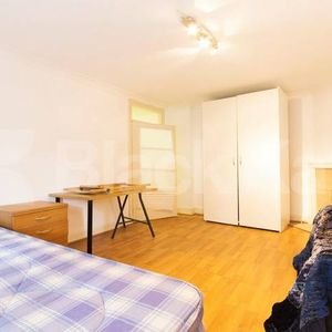 A well-presented and fully furnished studio apartment situated on the popular Ellesmere Road in NW10 - Photo 3