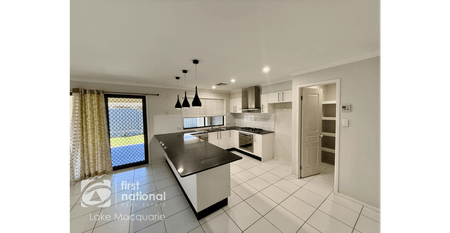 Modern 4-Bedroom Home with Multiple Living Areas - Photo 5