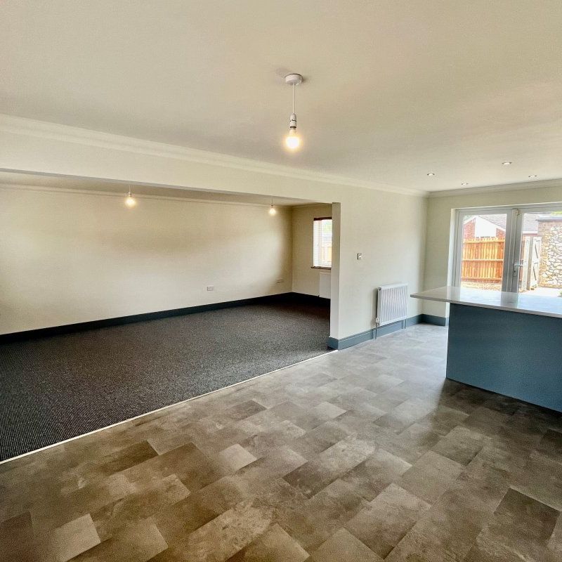 Stuart Close - Photo 1