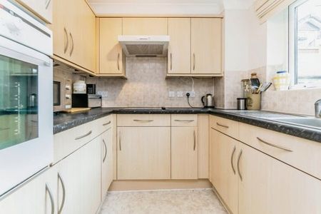 Stafford Road, CR3, Property for rent - Photo 3