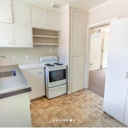 Charming 2BR Unit in Sandringham - Photo 2