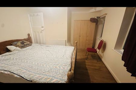 2 Bed Semi-Detached House, Morse Road, M40 - Photo 4