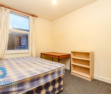 5 bed Semi-Detached House for Rent - Photo 6