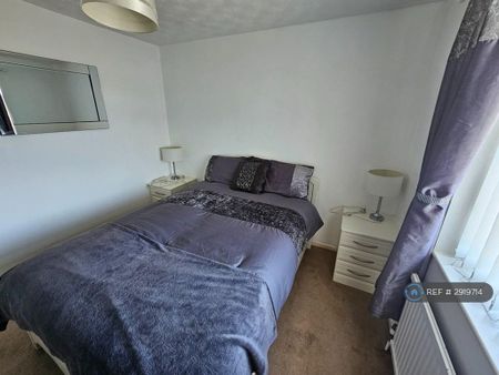 3 bedroom detached house to rent - Photo 2