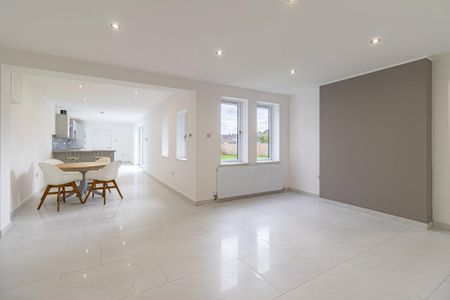 4 bedroom detached house to rent - Photo 2