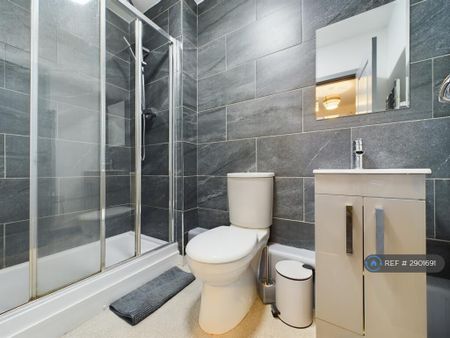 2 bedroom flat to rent - Photo 5