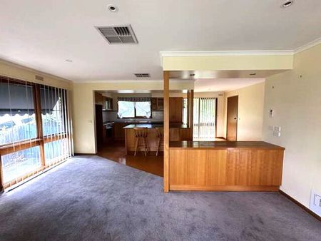 CHARMING 4 BEDROOM FAMILY HOME - Photo 2