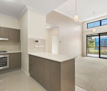 Sleek and Stylish One-Bedroom Apartment in a Prime Location - Photo 3