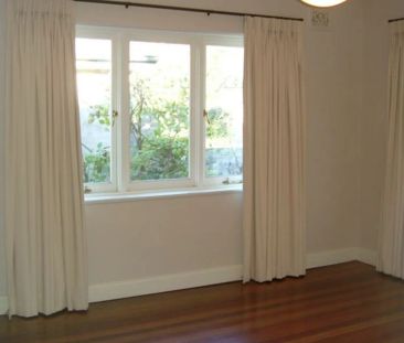 Charming Family Home Moments Away From St Ignatius College - Photo 2